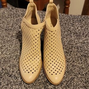 BRAND NEW BOOTIES SIZE 10